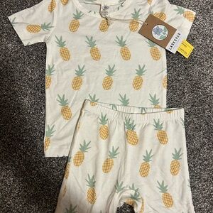 Larkspur Kids Pineapple Print Pajama Set NWT